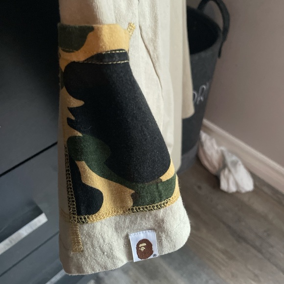 BAPE cream tee with Camo - Picture 4 of 5